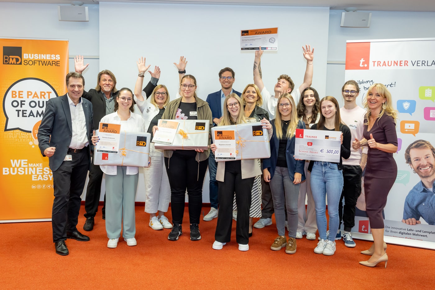 BMD und der Trauner Verlag zeichnen Schüler/innen und Klassen in verschiedenen Kategorien aus. Die Gewinner feiern mit Urkunden und Preisen.