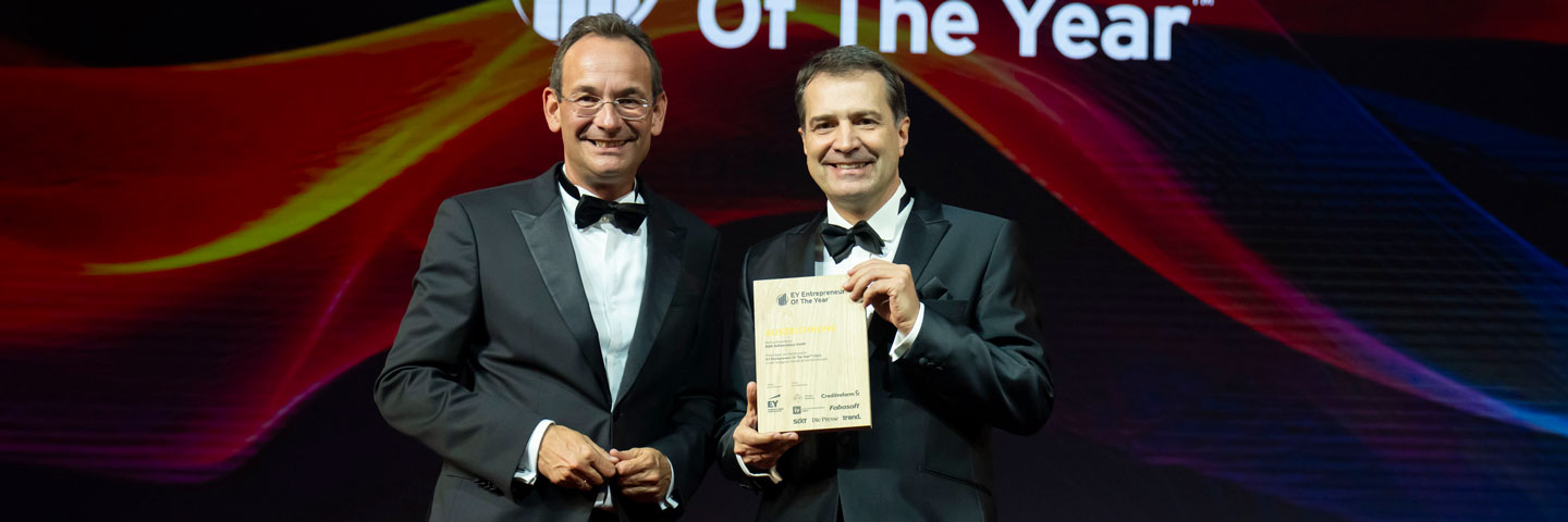 Dr. Markus Knasmüller mit EY Partner Erich Lehner bei der Verleihung.