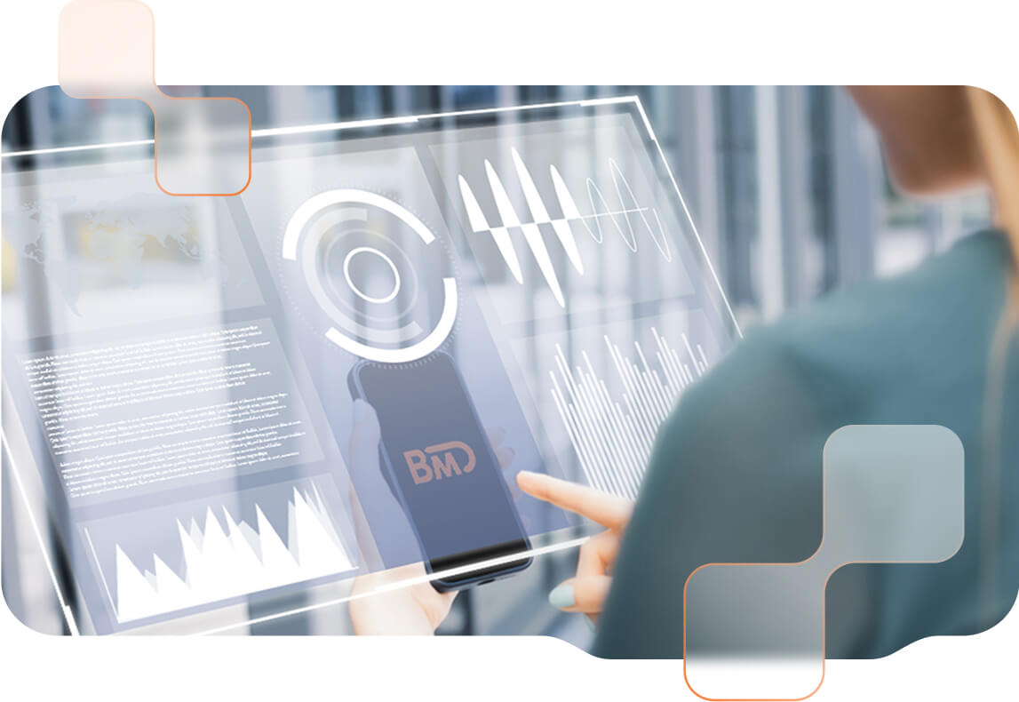 Das Bild zeigt ein Hologramm auf einem Smartphone mit BMD Logo - das Smartphone wird von einer Frau gehalten.